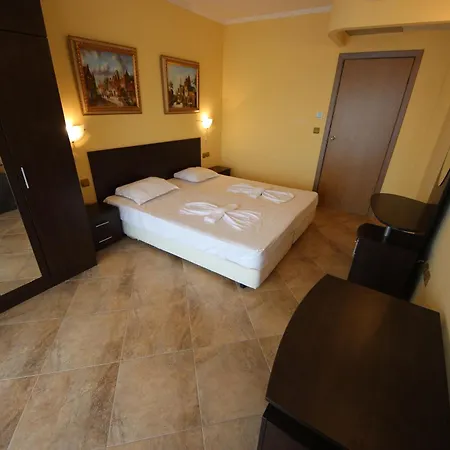 Apartment Menada Atrium Elenite