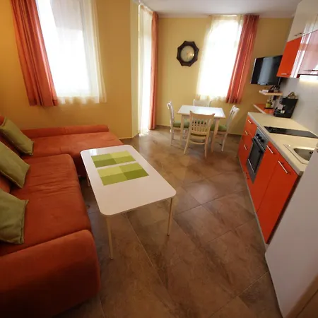 Menada Atrium Elenite