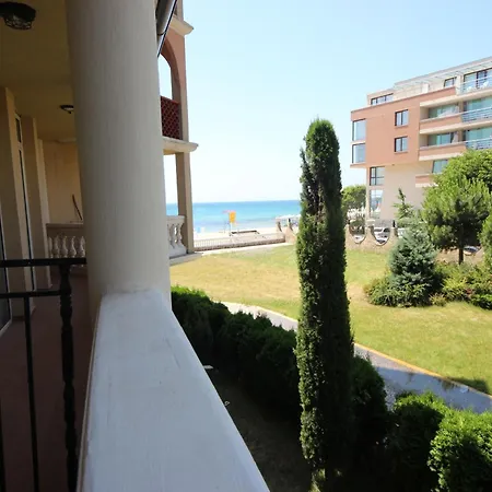 Menada Atrium Elenite