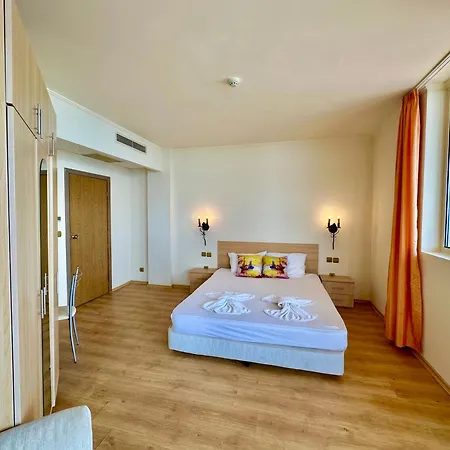 Apartment Menada Atrium Elenite