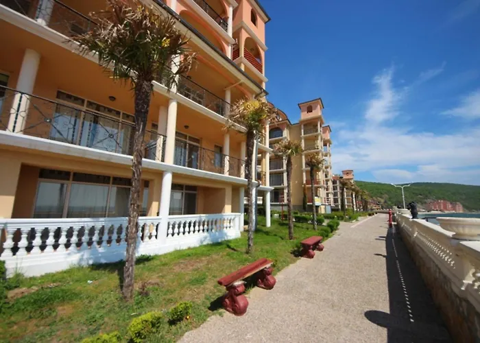 Menada Atrium * Elenite