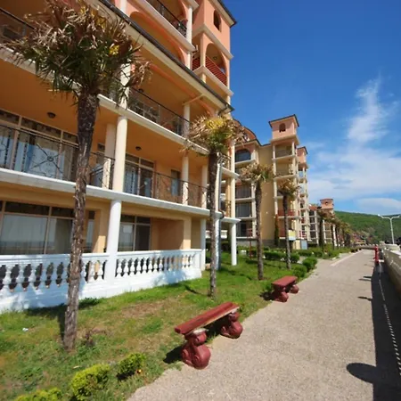 Menada Atrium * Елените