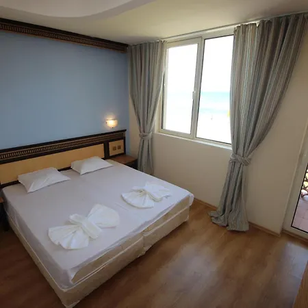 Menada Atrium Елените