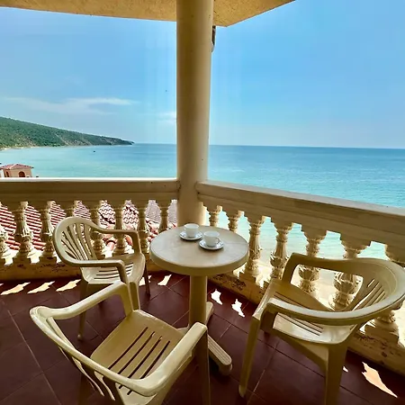 Menada Atrium Апартамент Елените