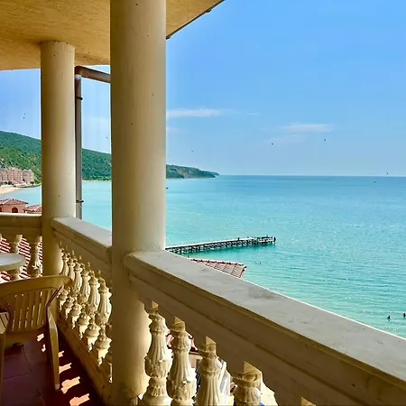 Апартамент Menada Atrium Елените