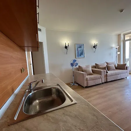 Апартамент Menada Atrium *