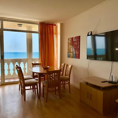 Menada Atrium Апартамент Елените